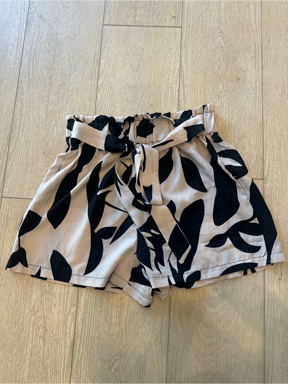 SHEIN Shorts Set - Picture 2 of 13